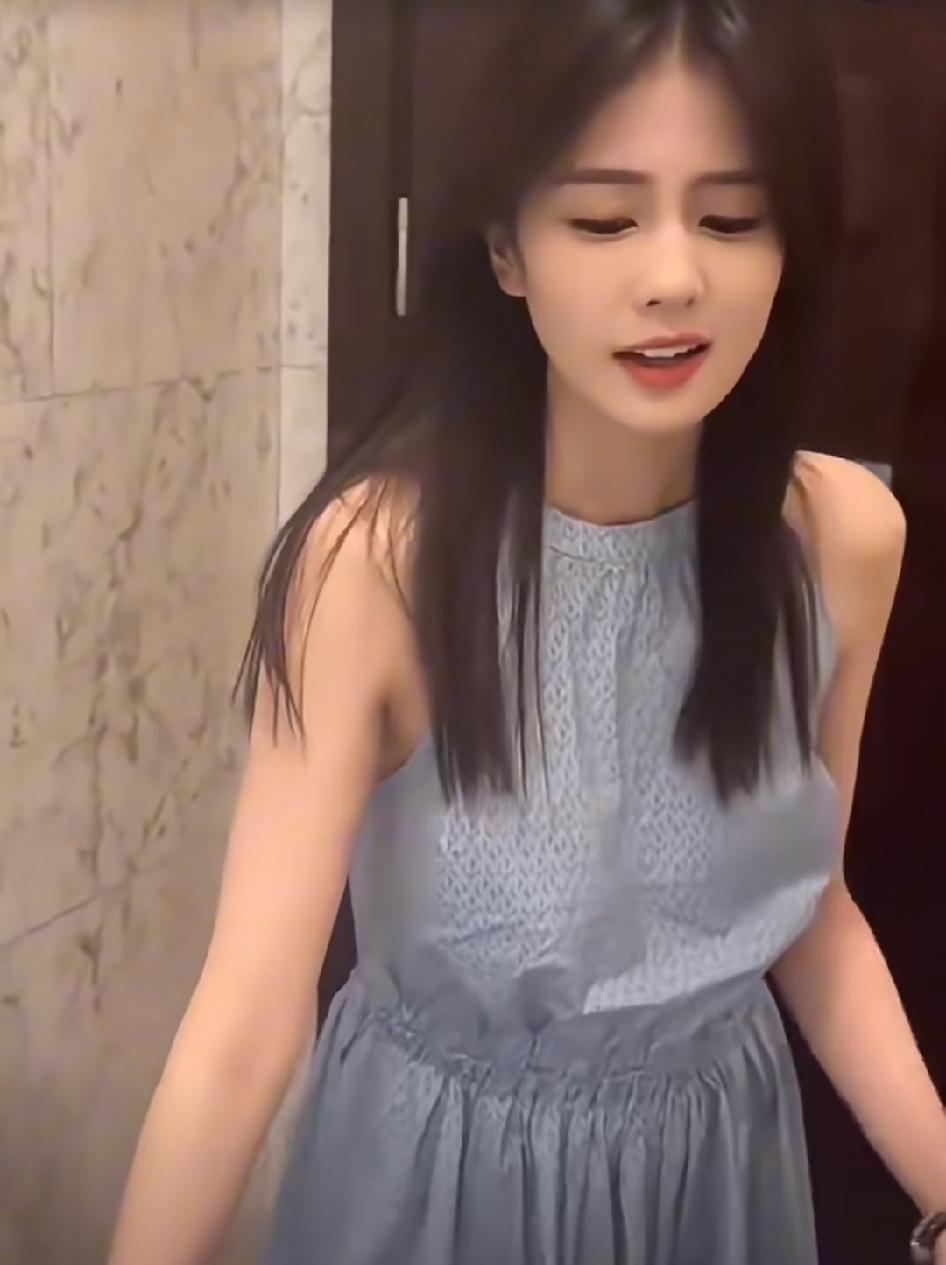 白鹿带助理去参加饭局，但是去了之后发现不是正常饭局，就直接走掉了。司晓迪在直