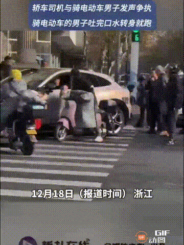 浙江湖州一处街头，一辆轿车在十字路口与电动车发生摩擦，双方车主都觉得是对方的问题