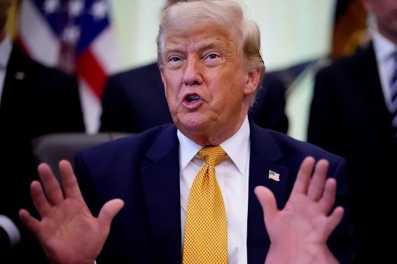 太可怕了！美债失控！美国39万亿美债还不起，特朗普很有可能有弄死第一大“债主”的