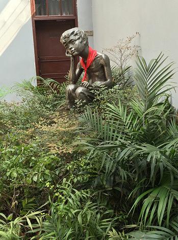影视剧骗人？说句不好听的，影视剧里特工咬着牙熬过老虎凳、竹签子，全是骗观众的。真