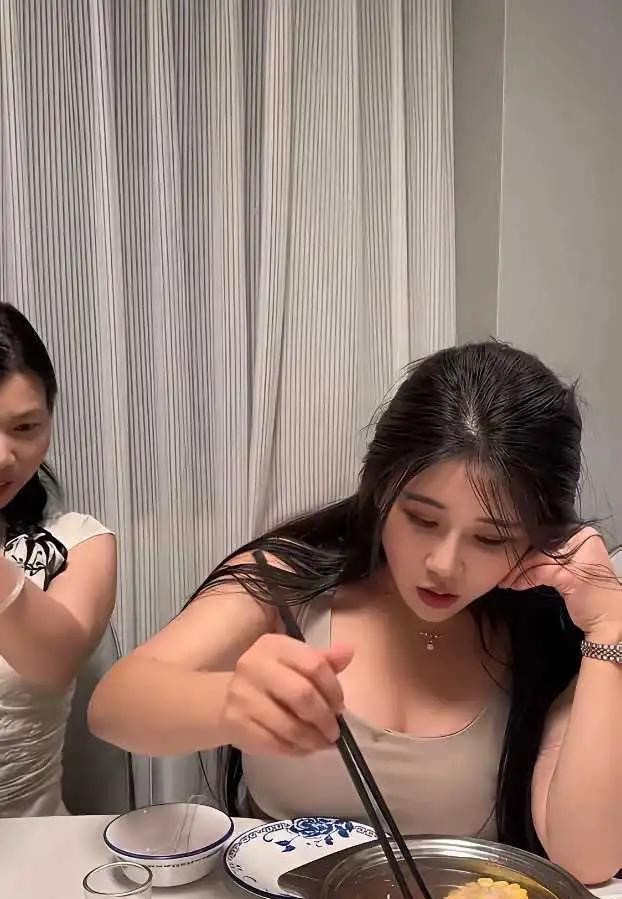姐妹，有你们，我何愁嫁不出去？