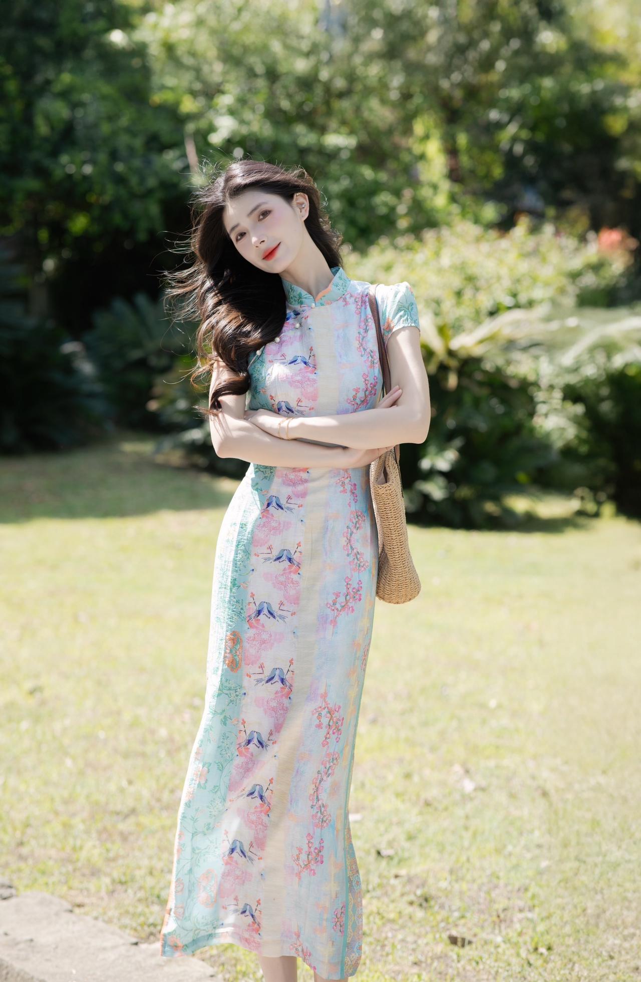 妈妈说真像她年轻时的样子啊～旗袍改良旗袍旗袍穿搭国风古韵