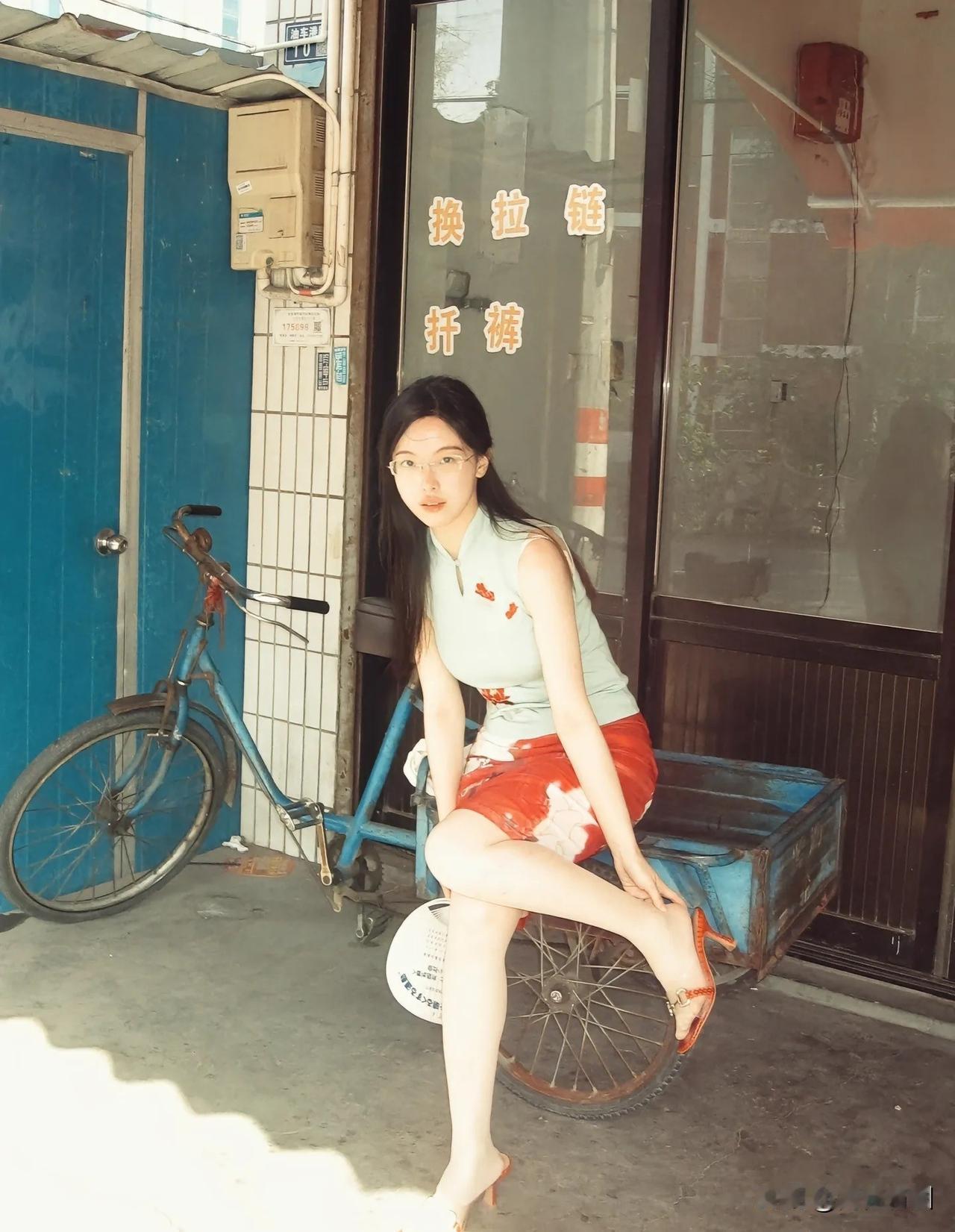 发黄了的老照片。