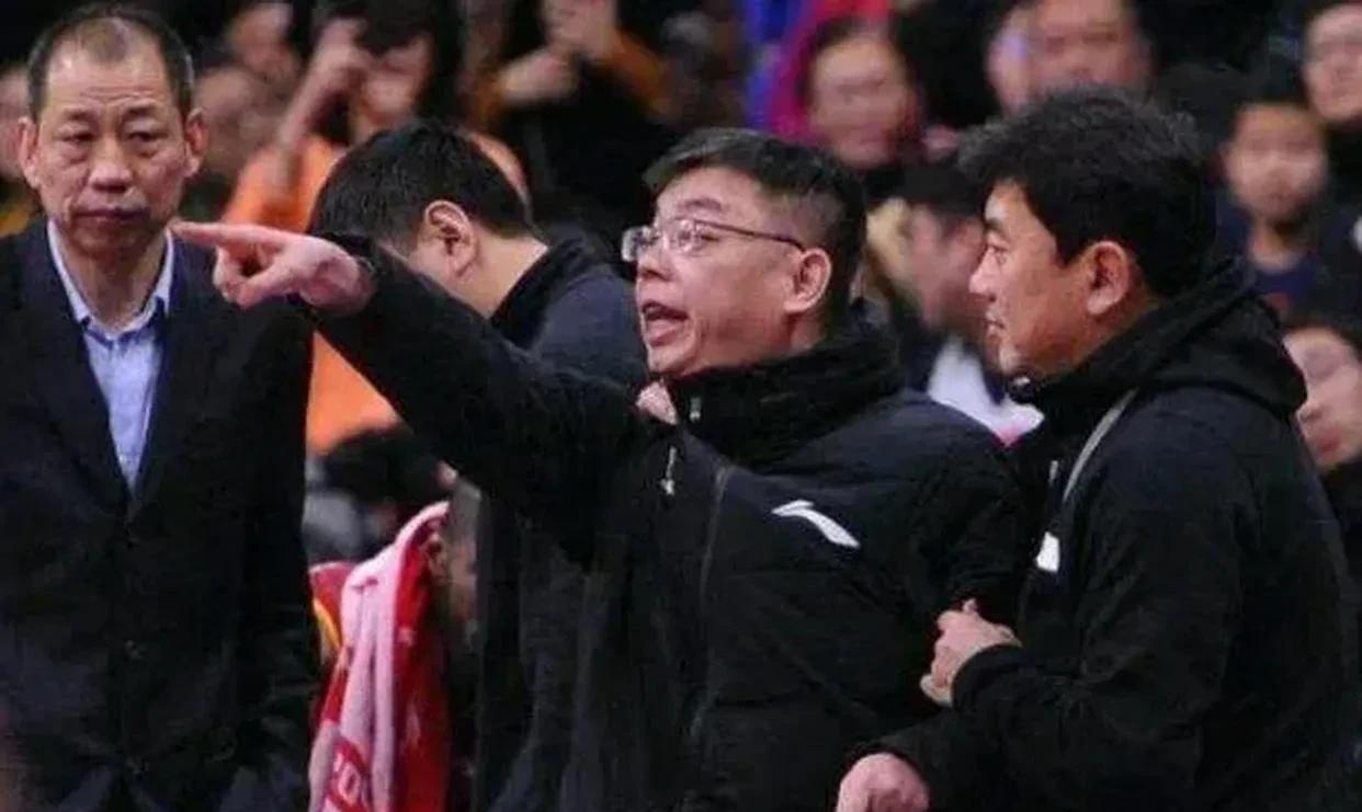 浙江总经理<em>方俊</em>要出口气！新疆带着“新娘”哈雷尔敢来浙江度蜜月，是可忍孰不可忍，敢