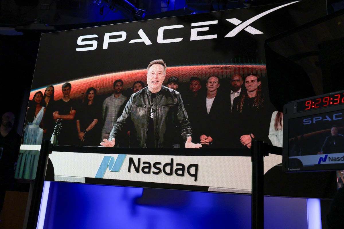 2026年，人类历史上第一次出现了万亿美元富翁。SpaceX上市后，ElonM
