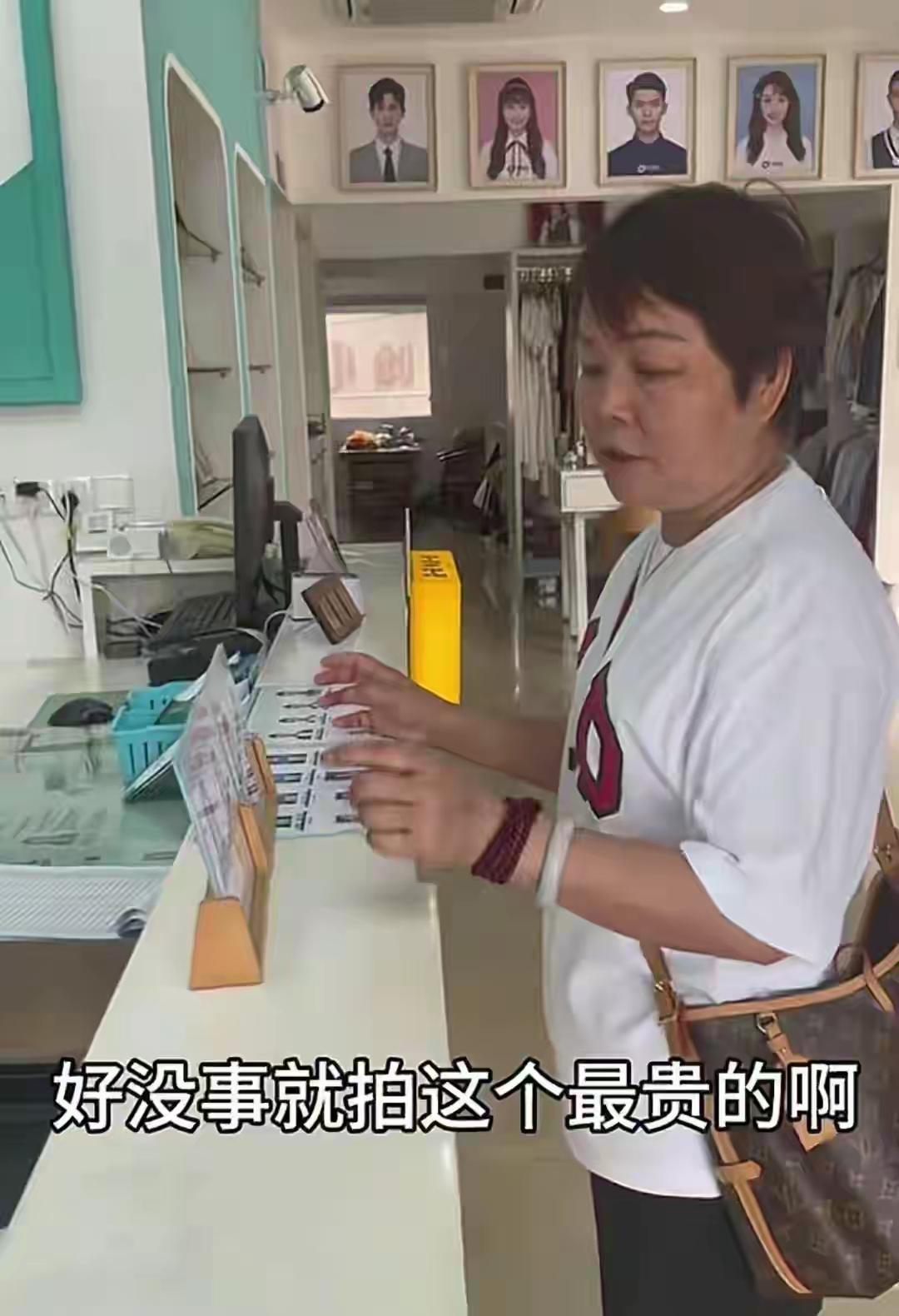 叶锐聪太给力了，认祖归宗后干了一件大事，五口全家福照片也来了叶锐聪妈妈更新视频