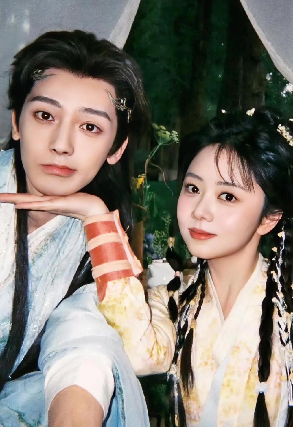 零宣发的《逍遥》，11天播完，热度破8000。它悄无声息地拿下了8亿播放量，豆