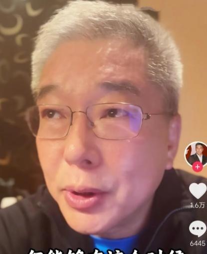 解说员刘建宏爆了一个料二十多年前，一个中国年轻人差点就错过德甲大门，就在转会要