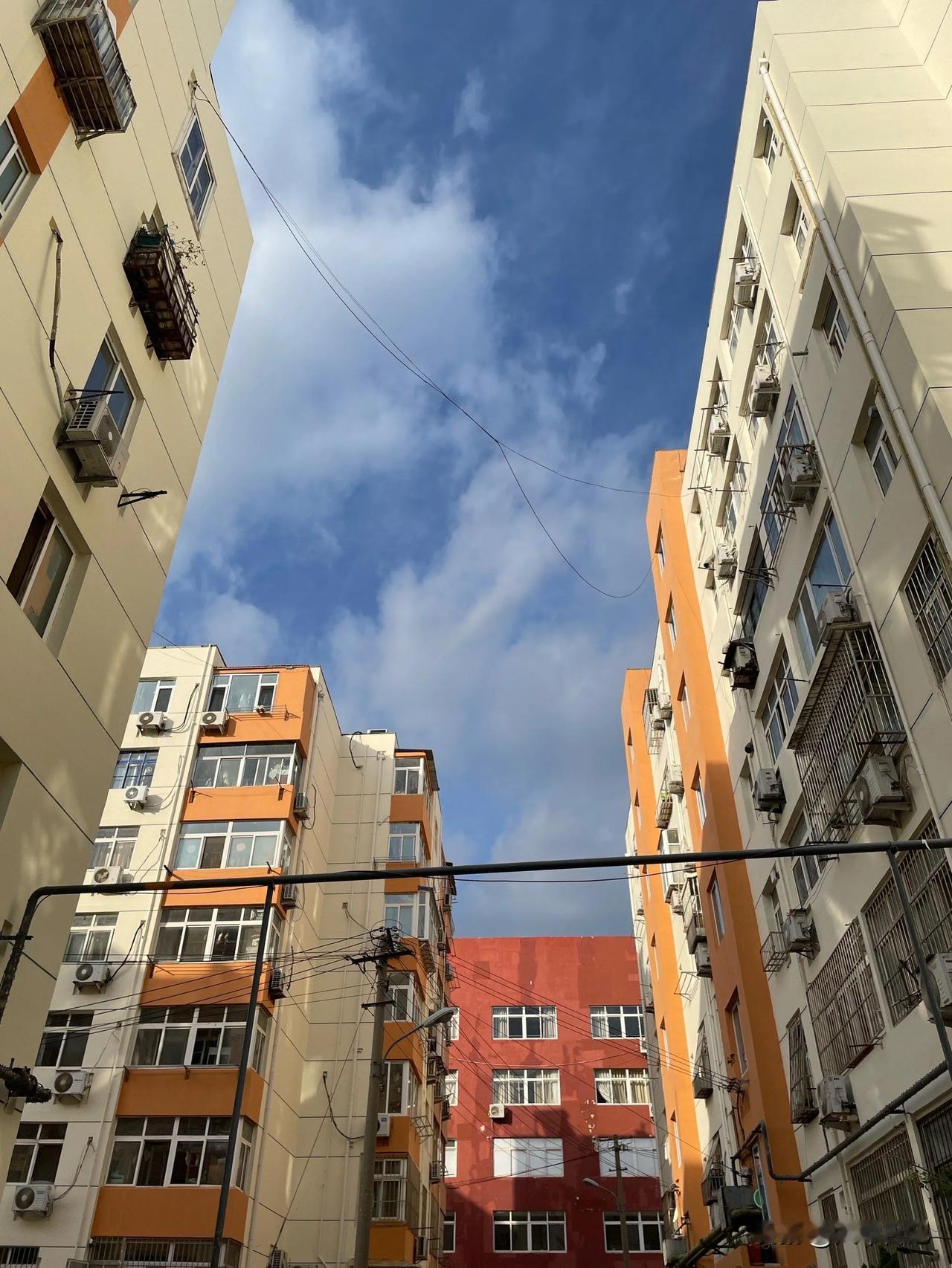 昨天跟房东磨了半天价，真的给整无语了！房东挂牌60万的房子，我参考着两个月前同