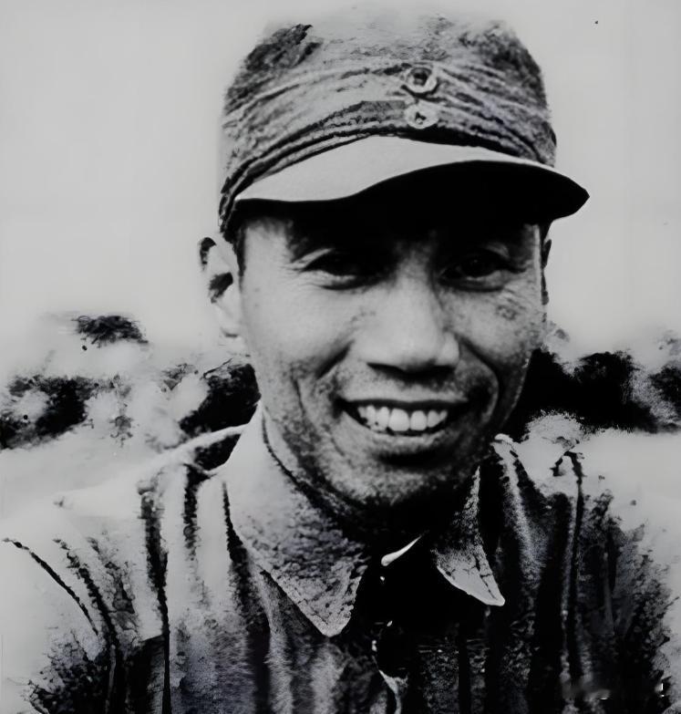 1941年，国军团长率部投奔新四军，半夜熟睡时惨遭下属连捅3刀，他靠“憋气装死”