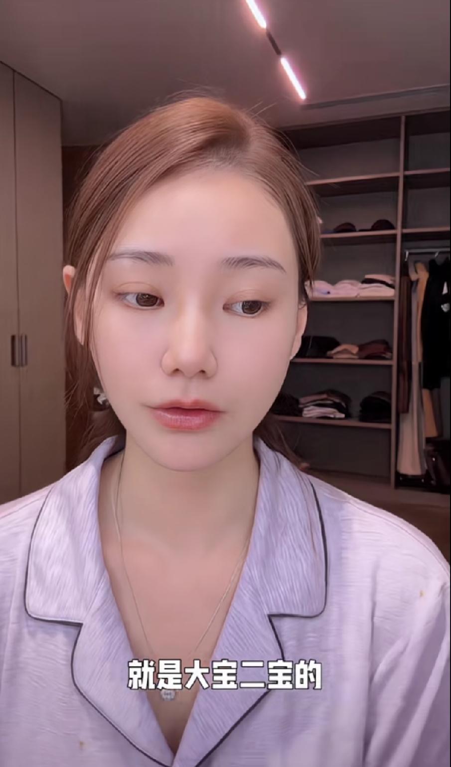 马晓梅不再与小玥儿姐弟同框，原来是粉丝不满姐弟俩的粉丝如果看到她和两个孩子一