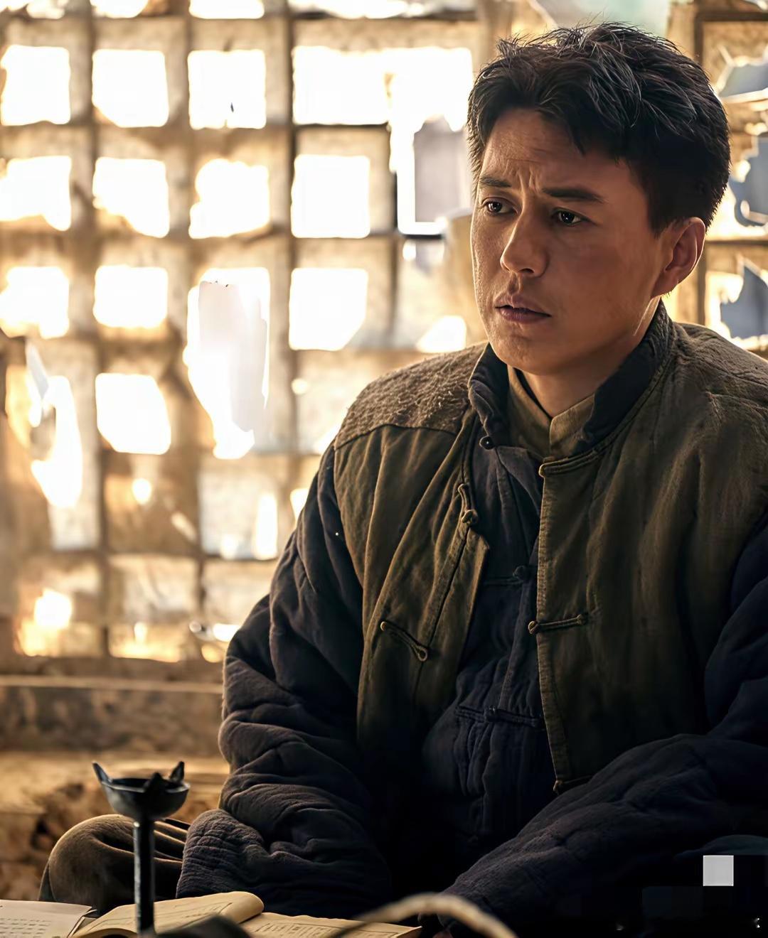 现在，娱乐圈最郁闷的明星可能就是靳东了，他不是郁闷没戏拍也不是郁闷太忙了，而是郁