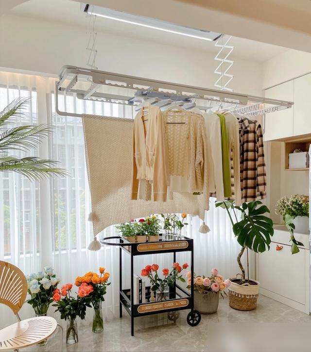 谁懂啊！买错晾衣架真的能气到跺脚！最近刷到好多人纠结“有了烘干机还要不要晾衣架”