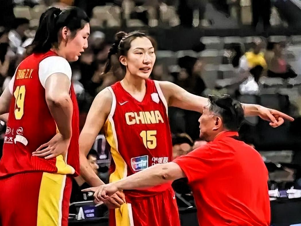 现役12位中国女篮球员优缺点一览李月汝，敢对抗，无终解力刘禹彤，爆发力强，