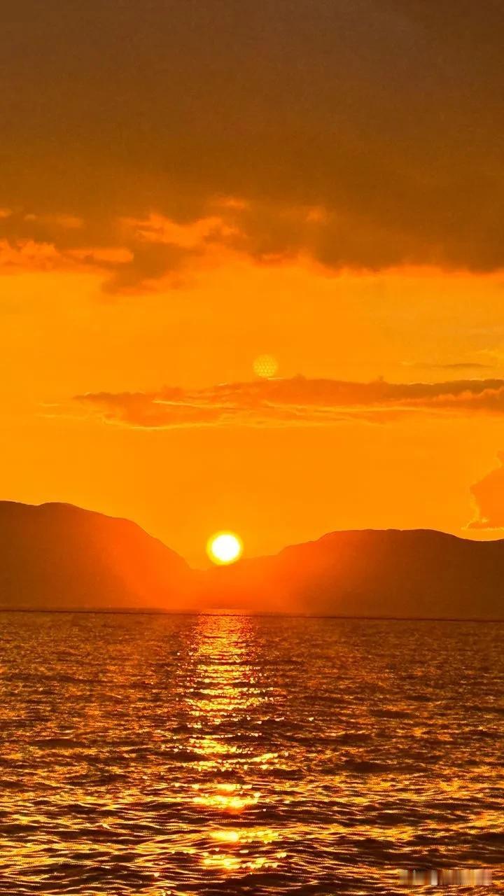 与浓烈的晚霞相遇