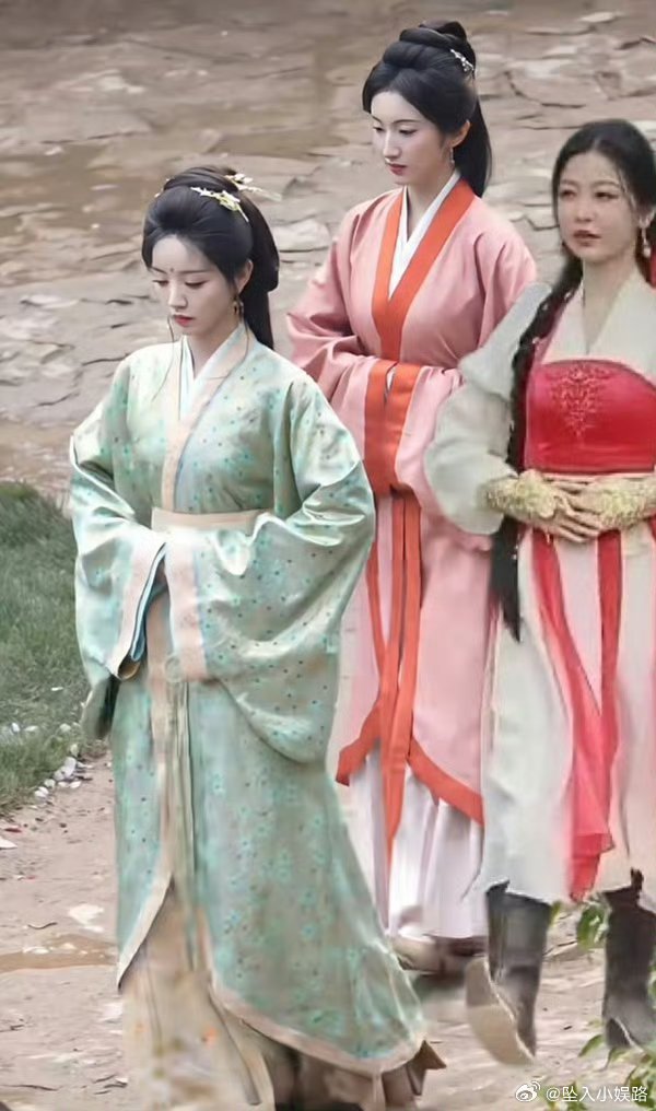 田曦薇粉丝给虞书欣p了个图