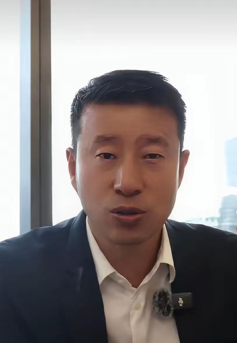 关于王暖暖在泰国的代理律师；他的名字叫史大伦；千万不要被他这个名字迷惑！