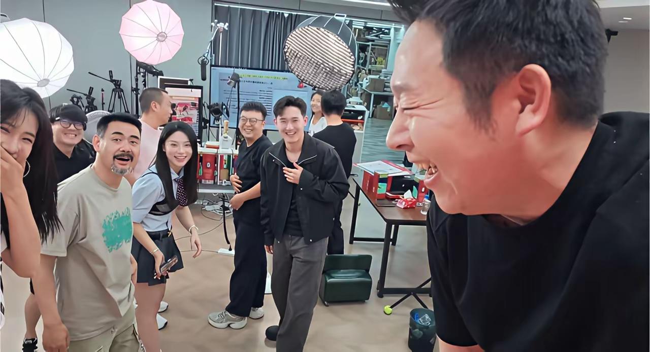 我现在才知道，陈翔六点半幕后的老板竟然是他？真是人不可貌相哇。那个憨憨的老爷