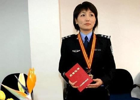 电视上风光的“女神探”，竟是毁他人生的仇人！ 2006年，正在狱中服刑的张高