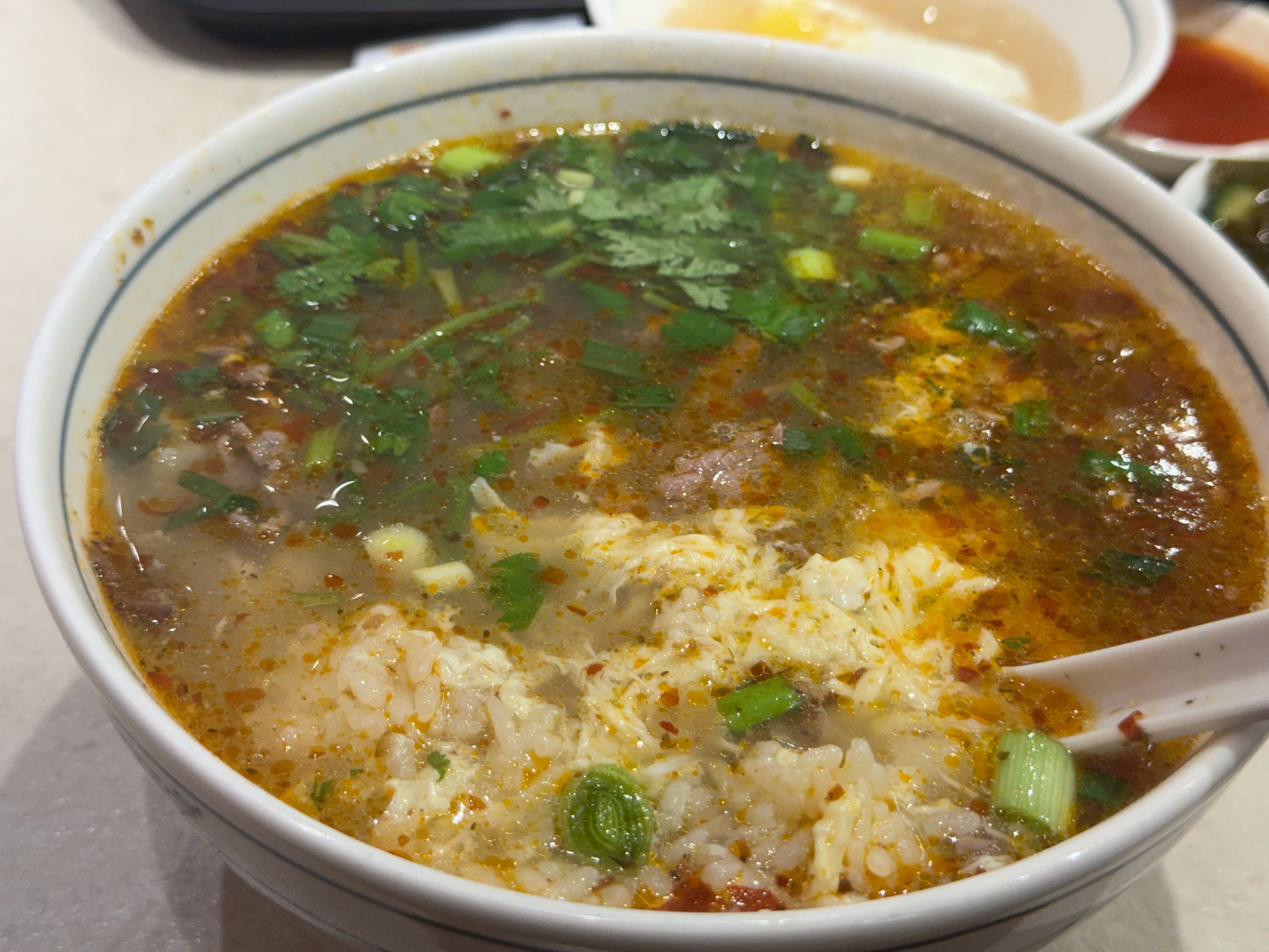 谁能抗拒得了早上一碗牛肉汤泡饭的魅力啊。​​​