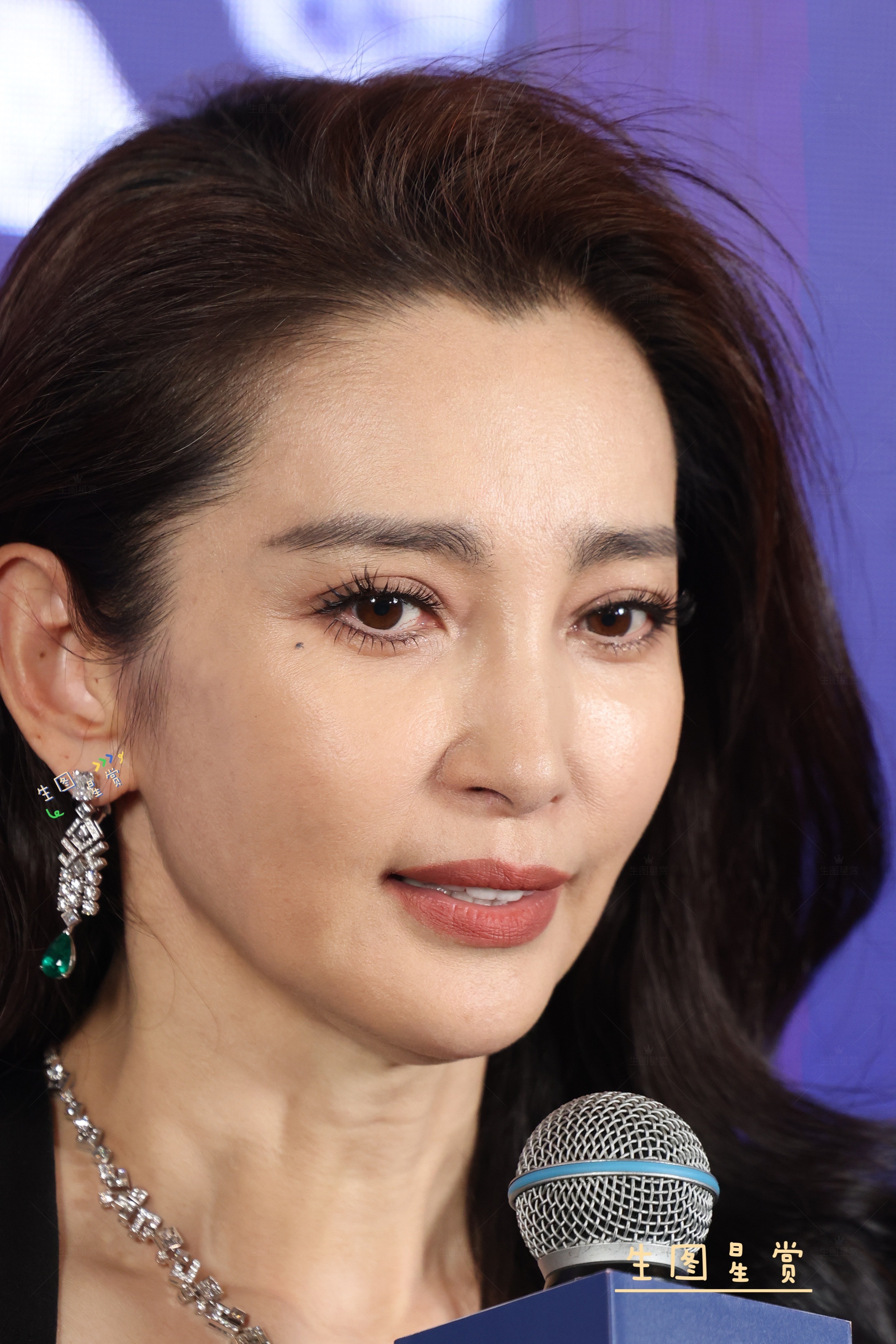 李冰冰伯爵珠宝红毯52岁抗住了原相机怼拍的镜头