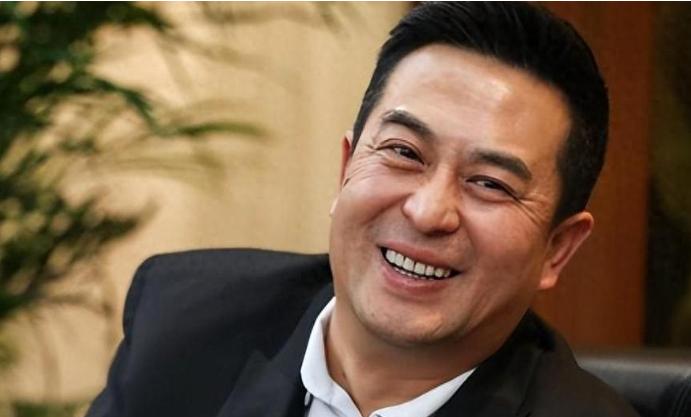 不查不知道一查吓一跳，坐拥独栋花园别墅的张嘉译，私下究竟多壕 不查不知道，