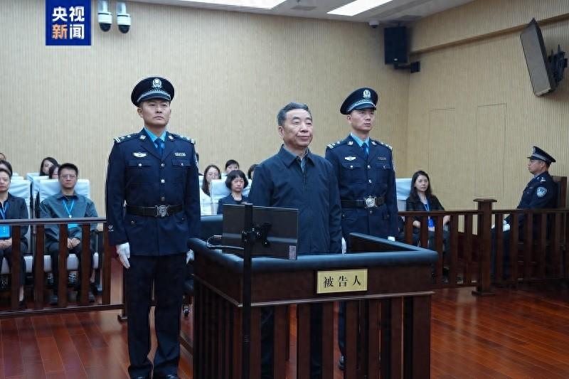 虽然刘宽忍是民进中央原副主席，不是共产党员不受中央纪委查处，但作为国家工作人员，