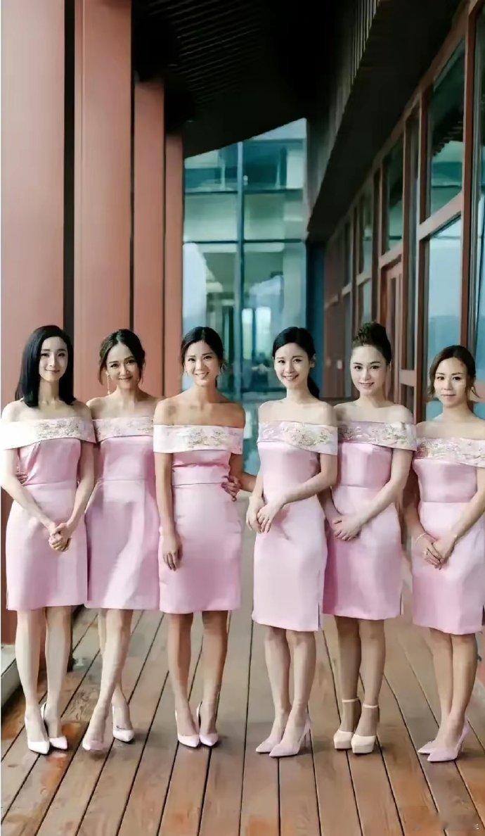 陈妍希当年结婚时伴娘团，不管是发型，妆容还是颜值，应该都是伴娘界的天花板了吧​​