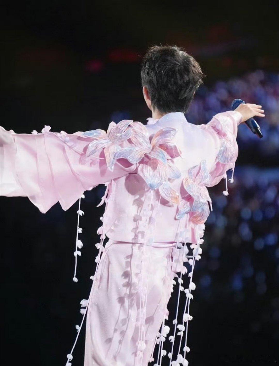 六公主说周深能驾驭所有歌曲谁不说一句六公主说话向来实事求是！这次夸周深“能驾驭