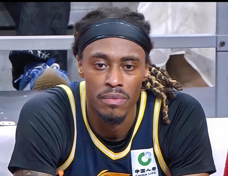 彻底坑惨球队！广东外援麦考尔全场梦游，11分钟低效4分，成球队惨败元凶。CB