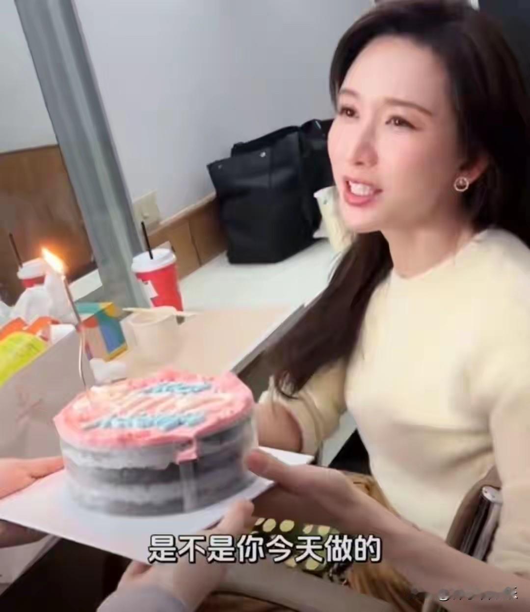 2025年12月3日，林志玲在社交平台发布了一则“迟到的生日碎片”视频，瞬间引发