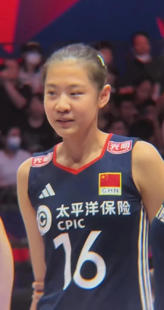 现在的中国女排，至少有两位小姑娘有黄金一代女排的影了。其一，张籽萱有冯坤的状