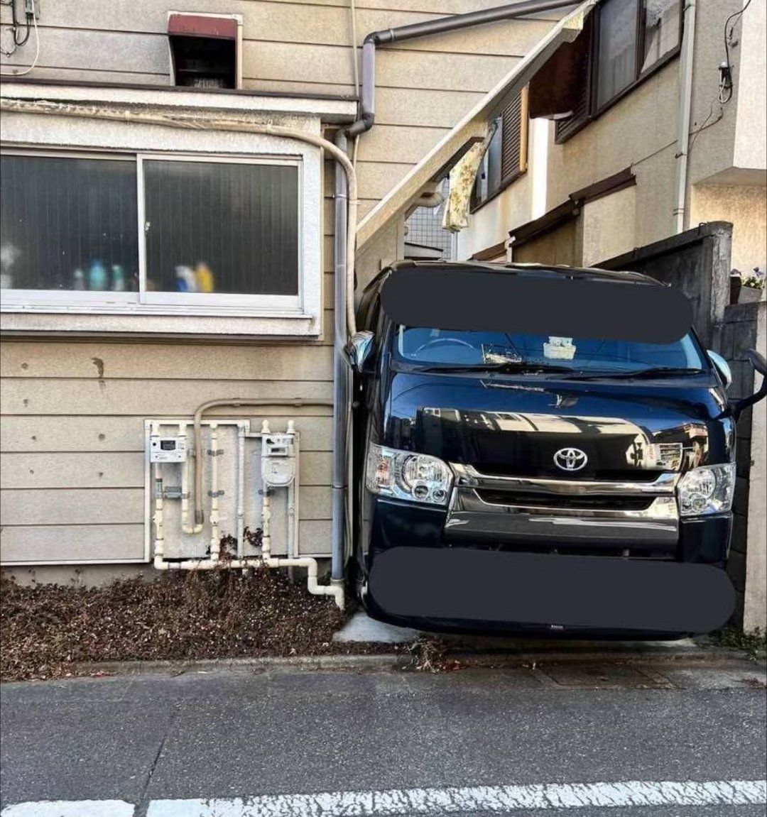 日本人停车都好极限我感觉有的位置，胎压高一点都进不去啊。​​​