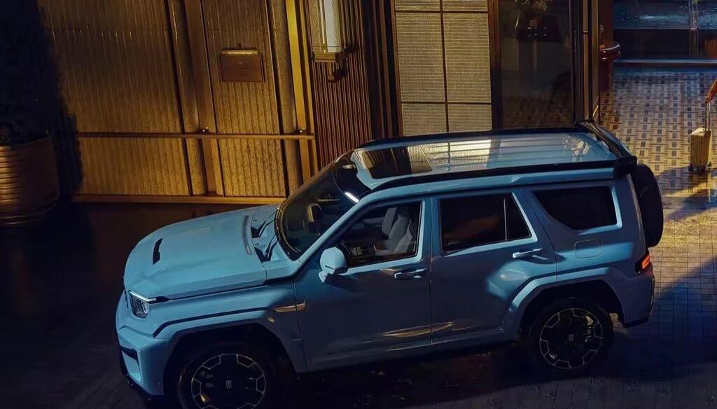 硬派越野再进阶！坦克700Hi4-Z首发亮相，插混加持纯电续航190km从坦克