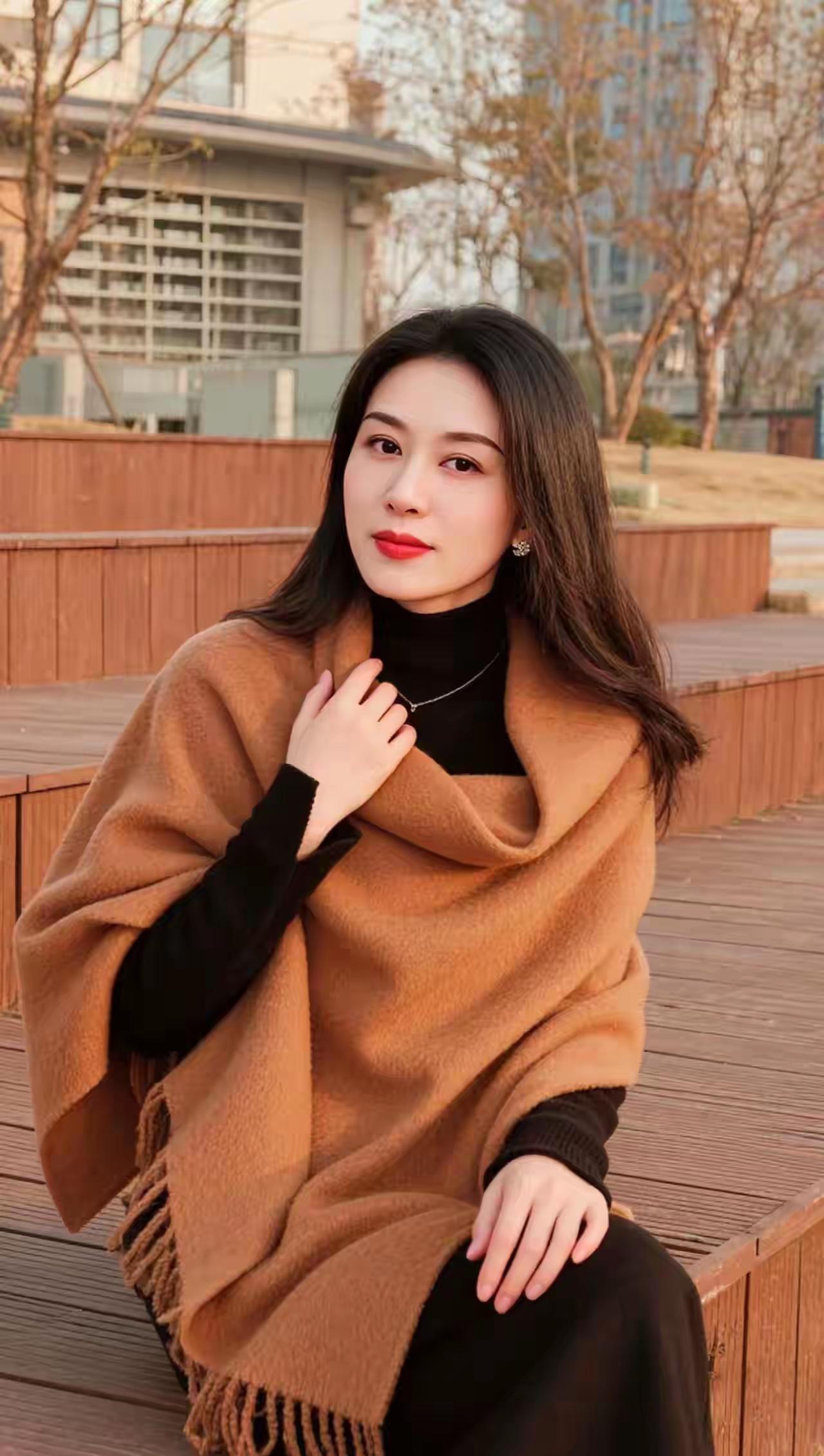 女人，是美貌重要，还是气质重要对于女人来说，美貌和气质都很重要，但是最重要的是善