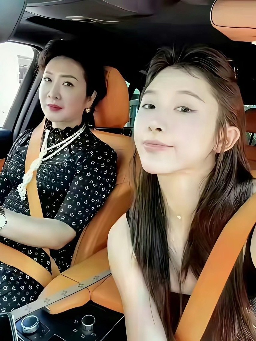 吴艳妮才是最早一批的王诗龄吧，妈妈有钱养出来的小孩就是漂亮有气质。​