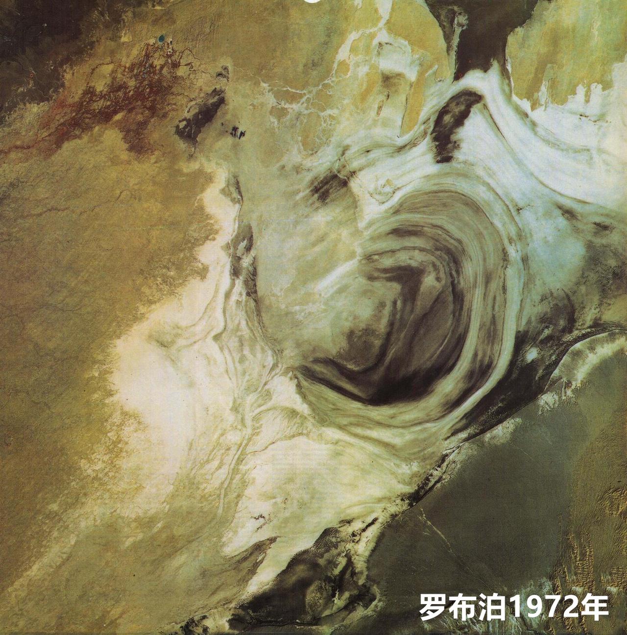 罗布泊的大耳廓，是湖水退缩蒸发的痕迹。罗布泊位于新疆巴音郭楞蒙古自治州若羌县东北