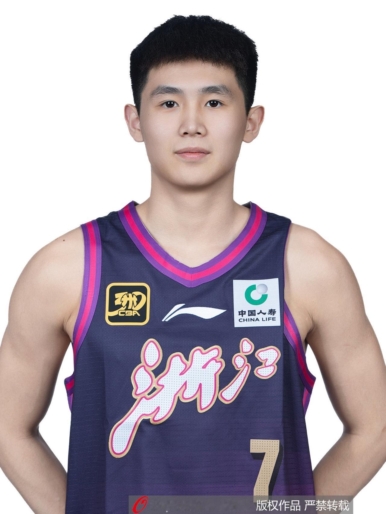 李悦洲CBA新赛季瞄准“最佳新秀”，这话是不是大不理睬，浙江队当他是老大吗？