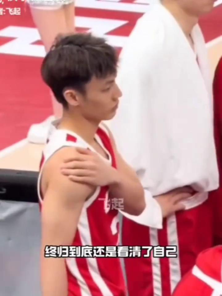 徐杰心里门儿晴，与其煎熬凑人数不如退出出国特训。徐杰为什么要退出集训队？毕竟没