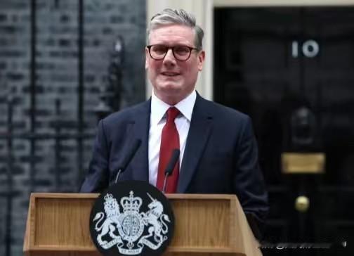 英国首相斯塔默可能即将辞职，其政府已要求斯塔莫做好辞职的准备。据英国《泰晤士