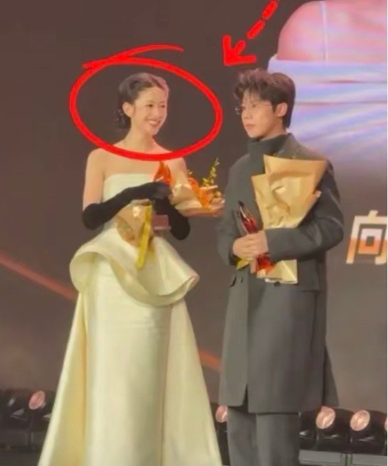 向涵之文案提包跑路，明含糊其辞，没提恋情却否认“劈腿”，难道默认恋情还想撇清