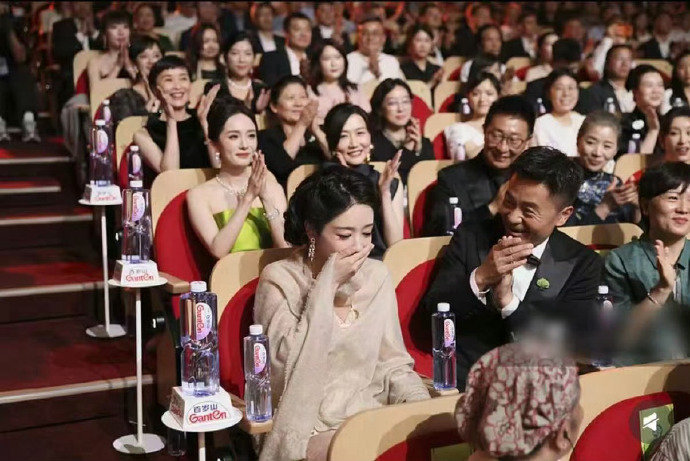 杨紫获奖大家的反应杨紫获奖大家都在笑你值得一切祝福杨紫