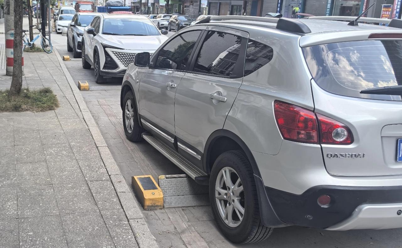 停车，真是一门技术活。您看出门道了吗？提示：你有张良计，我有过墙梯[doge]规