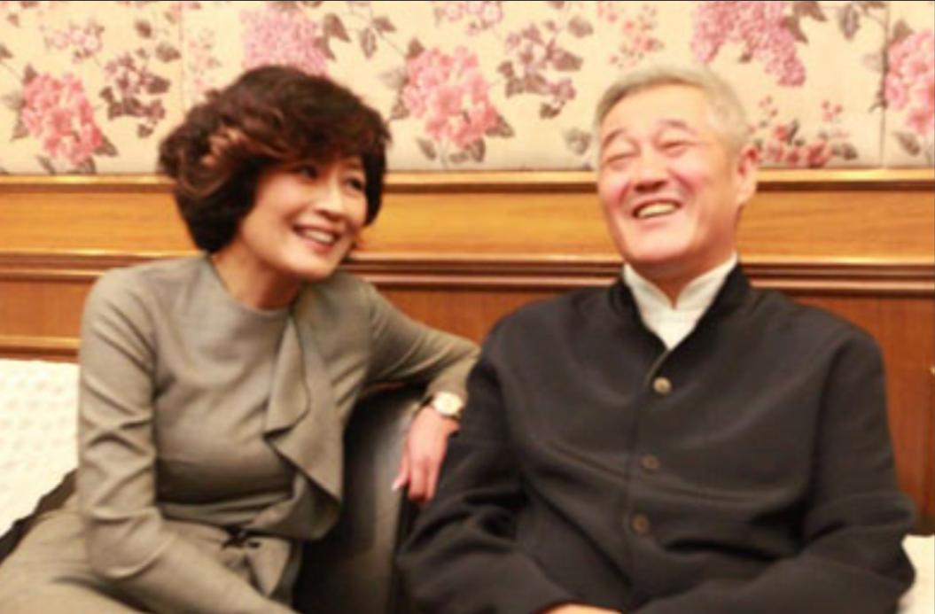 2013年，赵本山当着哈文的面：“既然如此，今年的春晚我不参加了”，说罢转身推门