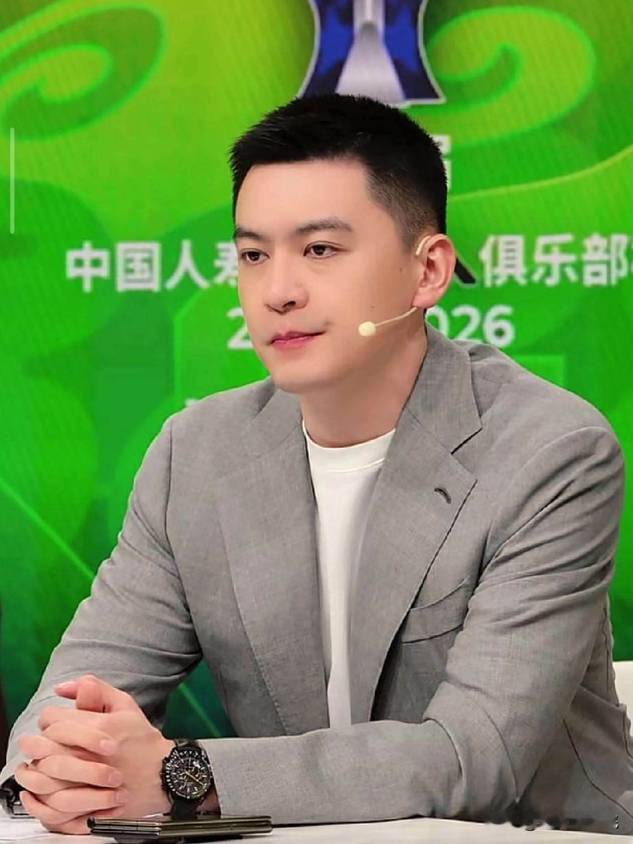 原来哈维是杨鸣在任时候签的最后一笔！前辽宁男篮主教练杨鸣在节目中透露，辽宁男