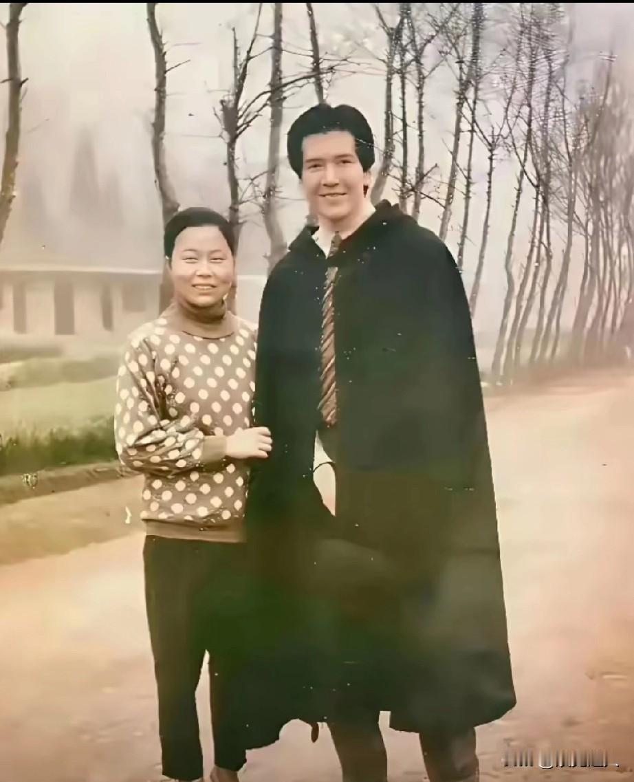 62岁费翔至今未婚无子？背后原因看哭了！谁能想到，舞台上光芒万丈的费翔，至
