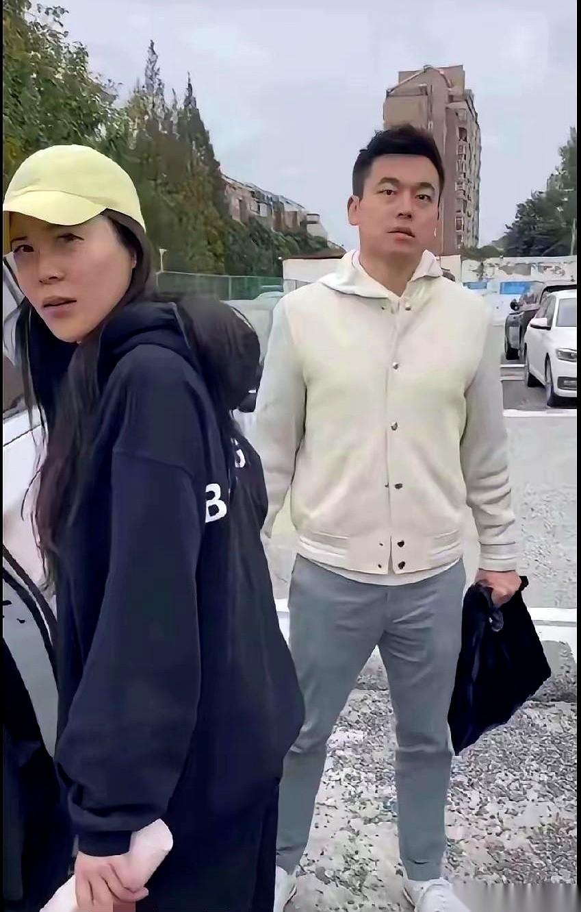 你知道最扎心的是什么吗？不是在医院停车场，撞见自己老公陪着另一个大肚子的女人。