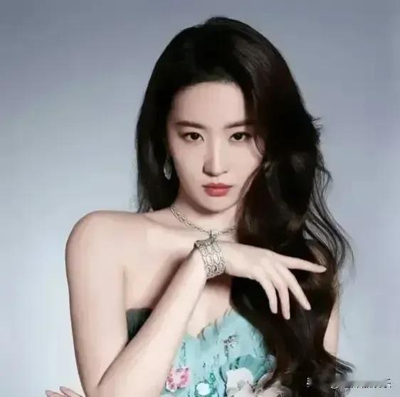 至今单身的女神，2位在《沉默的荣耀》里发光[玫瑰]第1位，韩红，1971年出