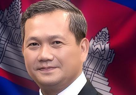 终于看明白了洪森父子为什么要跟美国亲热了，原来是看上了国王那把椅子。洪森父子