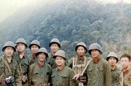 1984年，一战士壮烈牺牲，其新婚20天妻子拒绝改嫁，坚持生下遗腹子，35年后，